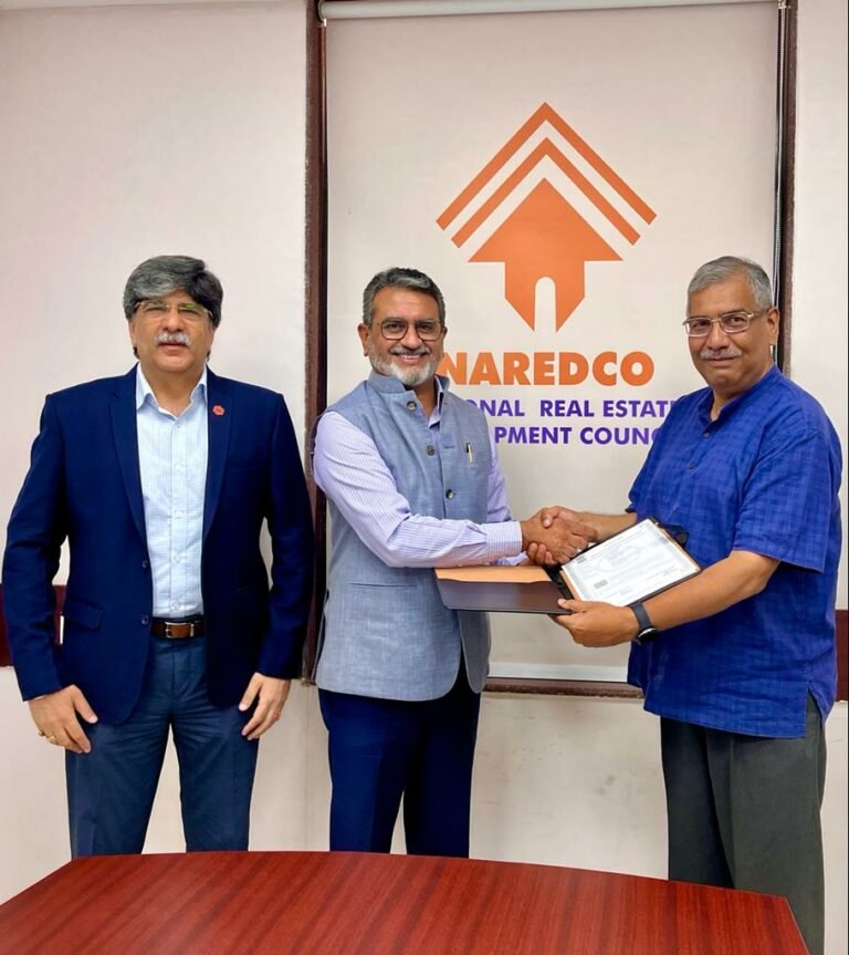 Alok Gupta DG NAREDCO exchanging MoU with Sunil Tyagi Honorary Secretary WAI to solve problems with construction and land that warehousing developers encounter