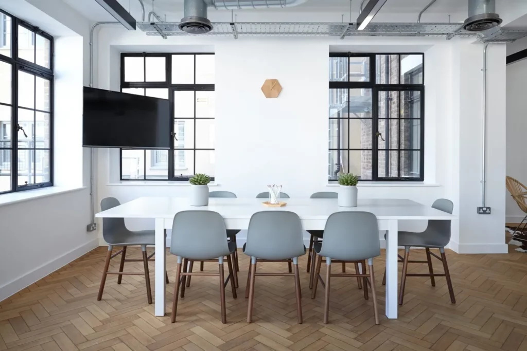 chairs 2181960 1920 1536x1024.jpg