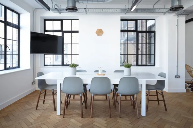 chairs 2181960 1920 1536x1024.jpg