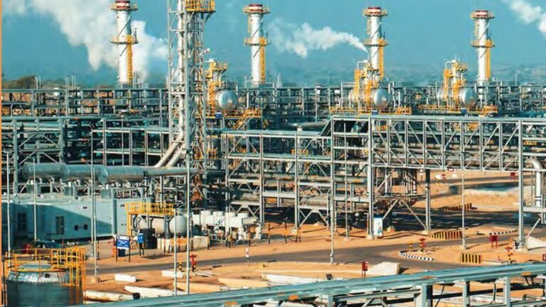 QBAEWU1P Cairn Oil Gas business 3