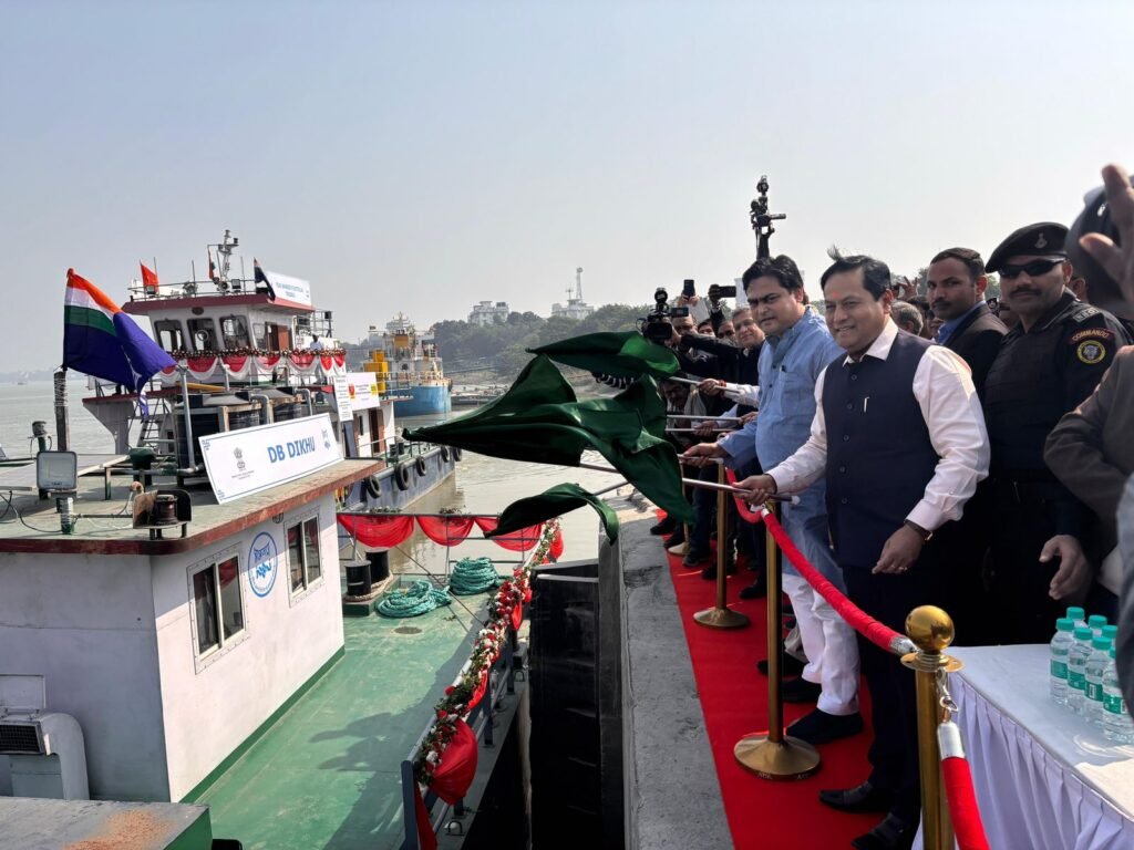 UltraTechs consignment of mineral gypsum being flagged off by the Honble Minister of Shipping Ports and Waterways Shri Sarbananda Sonowal at G.R. Jetty Kolkata 4