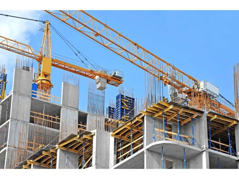 Story 6 crane and building construction site