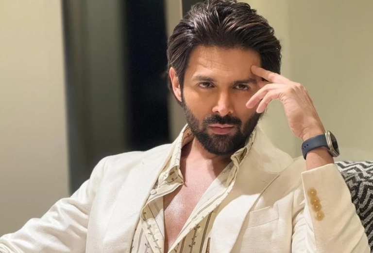 bollywood star kartik aaryan