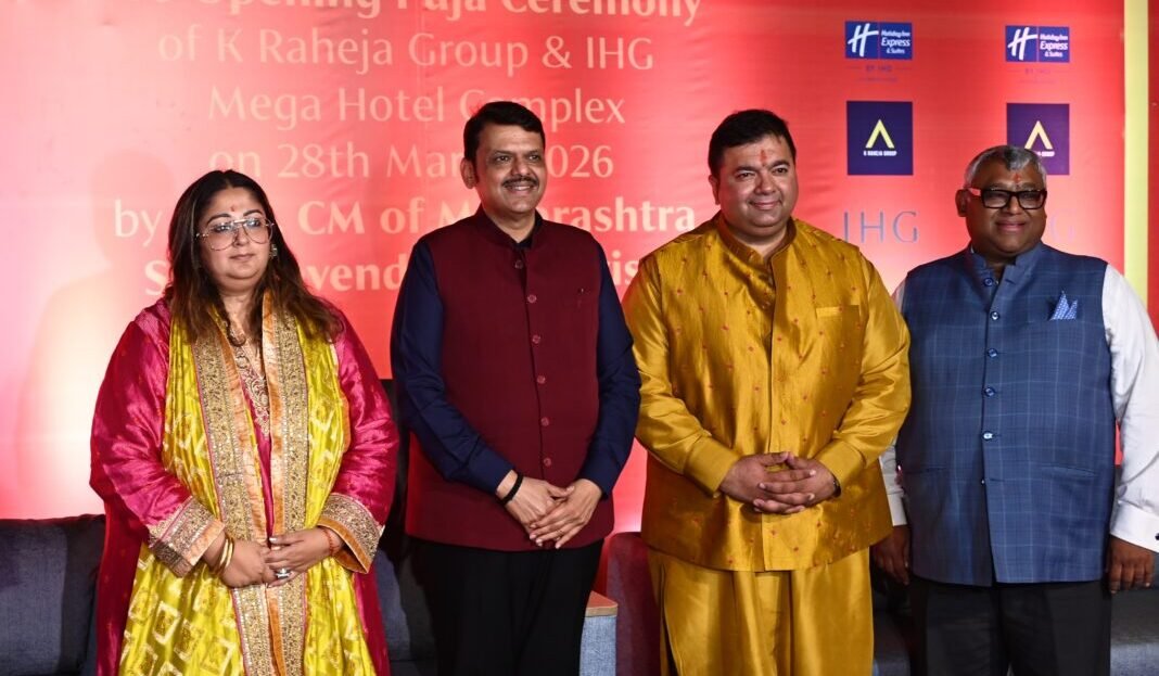 Vijayta Raheja, Nikhil K Raheja (Managing Director of the hotel company - Ms SPHPL), Hon. CM of Maharashtra Shri Devendra Fadnavis Ji and Sudeep Jain, Managing Director (South West Asia), IHG Hotels & Resorts