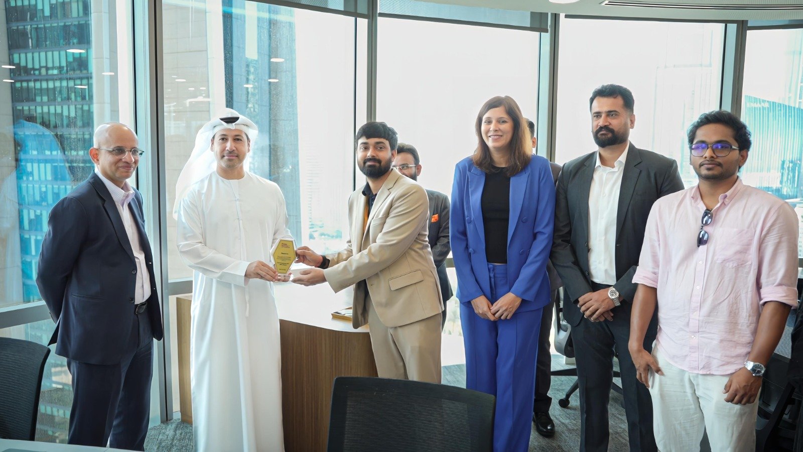 Flipspaces Team recieving a momento from ICICI Prudential 1