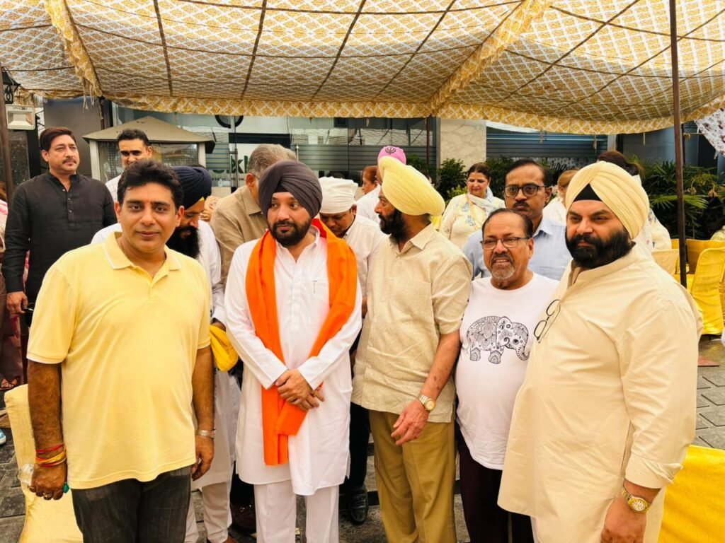 Sikka Charitable Trust Organises Chabeel Seva and Guru Ka Langar to Mark Martyrdom Day of Guru Arjan Dev Ji 2 Sikka Charitable Trust Organises Chabeel Seva and Guru Ka Langar to Mark Martyrdom Day of Guru Arjan Dev Ji