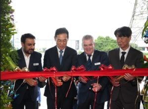 Second and third from left – Cheolgi Kim Executive Vice President and Head of Digital Appliance DA Business. David Dorney CEO of FlaktGroup