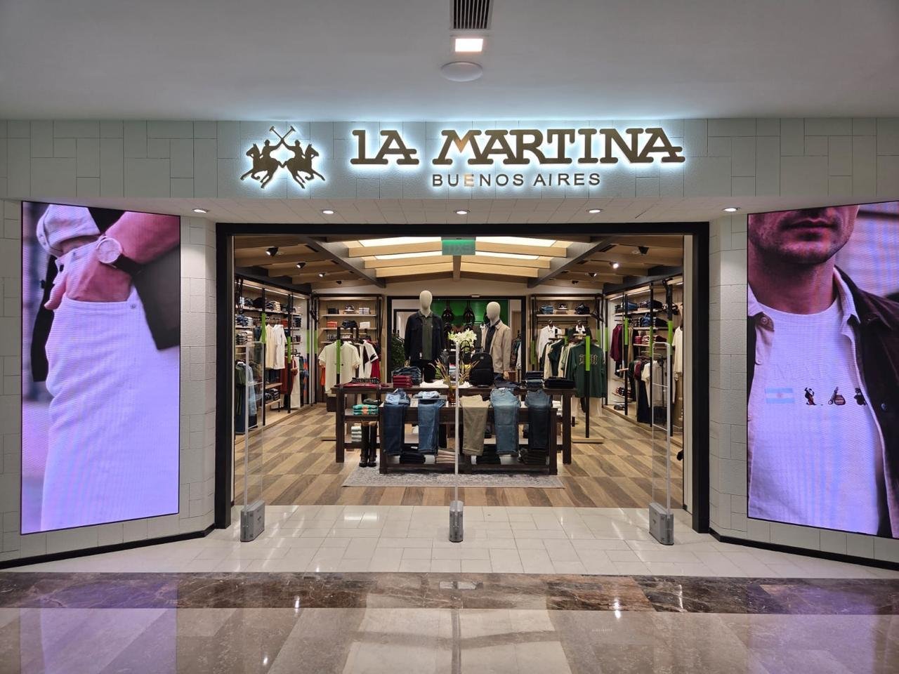 lA Martina